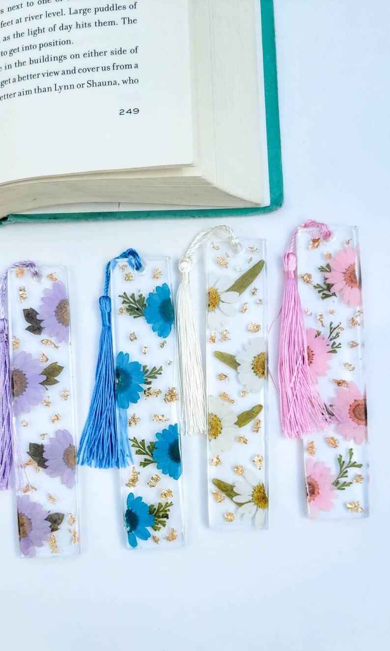 Thumb Page Holder and Bookmark Set